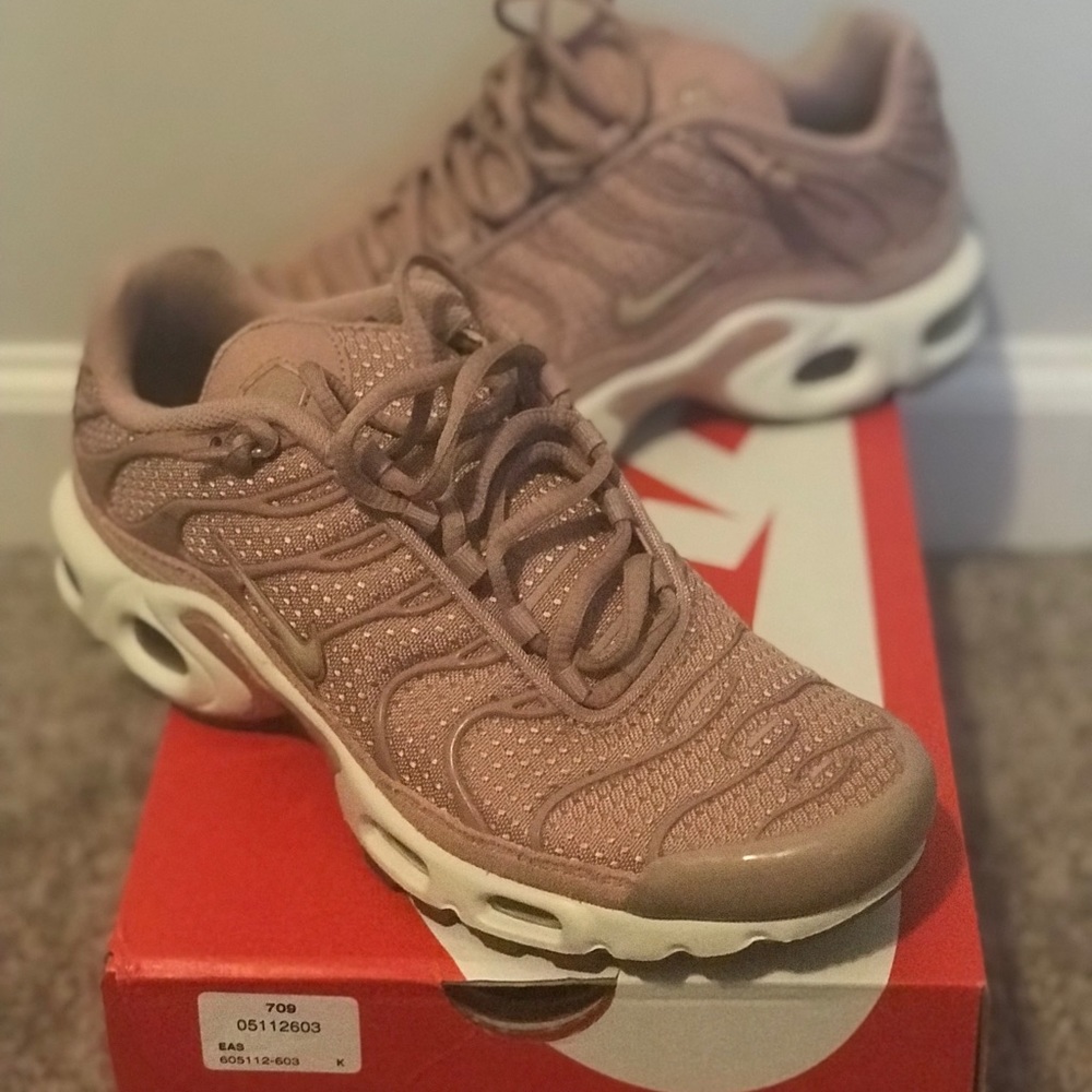 Air Max Plus Particle Pink